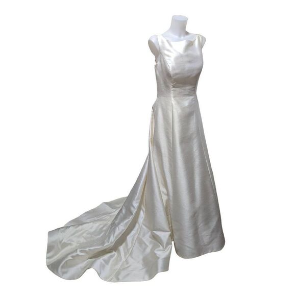 Morilee Women's Ivory Sleeveless Elegant Wedding Dress Size 12 - Picture 1 of 9